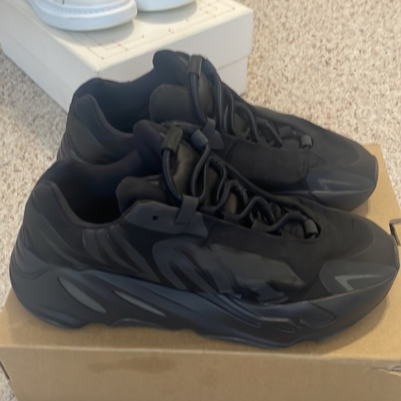 COPY - Yeezy 700